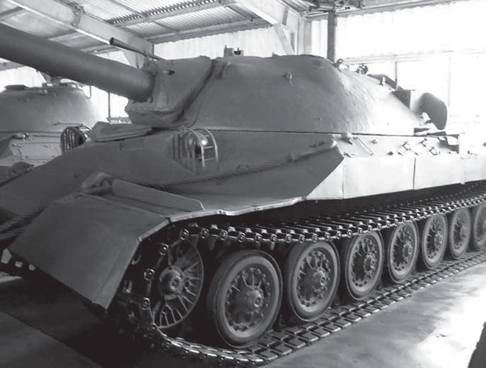 Один из опытных экземпляров тяжелого танка ИС-7